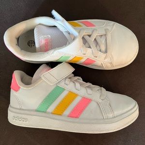 Girls Adidas Grand Court 2.0 Sneaker Little Kid size 11